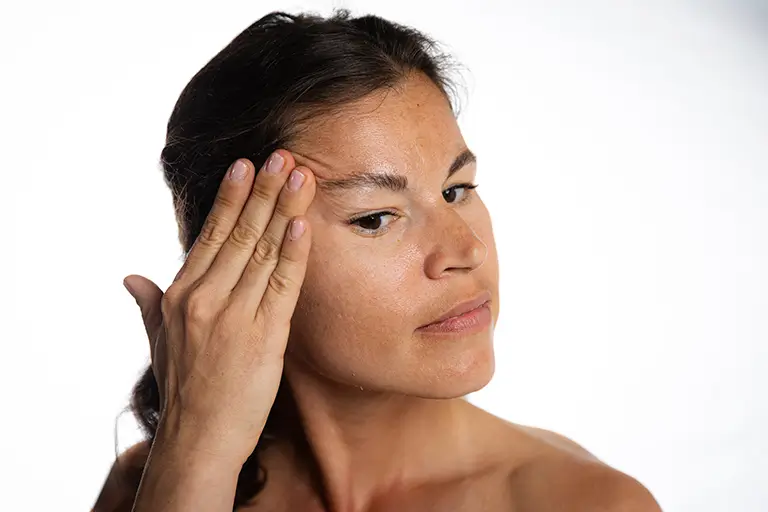 weibliches Gesicht leicht im profil